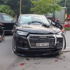 Audi Q5 chạy lùi vùn vụt gây tai nạn liên hoàn trên đường phố Hà Nội