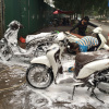 Rửa xe máy khi động cơ còn nóng nên hay không?