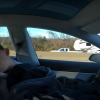 Lạm dụng chế độ Autopilot, tài xế đăng tải clip ngủ trên xe Tesla Model 3