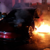 Xe Tesla Model S bốc cháy dữ dội tại trung tâm dịch vụ