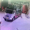 Container mất lái tông xe tải, đâm xuyên trạm xăng