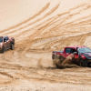 Kinh nghiệm lái xe trên cát để không sa lầy