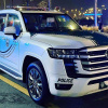 Cận cảnh dàn xe Toyota Land Cruiser 2022 "tuần tra" trên đường phố Dubai