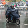 Những lưu ý hữu ích khi đi xe máy trời mưa