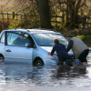 Xe ô tô bị ngập nước được bảo hiểm bồi thường ra sao?