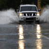 Lái xe trời mưa bão cần chú ý điều gì?