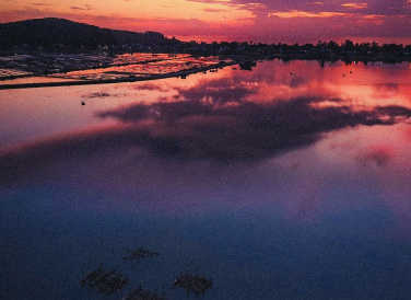 Sa Huỳnh không chỉ nổi tiếng với biển xanh, cát vàng và làng chài ven bờ, mà còn được biết đến là một trong những “vựa muối” lớn nhất miền Trung.