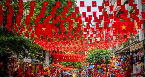 Thu Hà Nội: Rợp cờ hoa, nồng nàn khí thế ngày Quốc Khánh 2/9