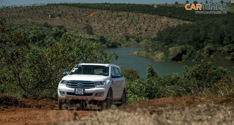 Giá lăn bánh xe Ford Everest 2018 phiên bản Ambiente