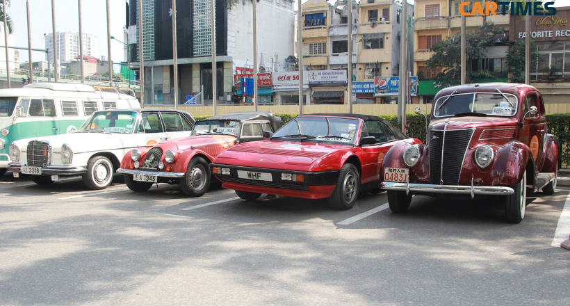 Ngắm dàn xe cổ chạy caravan nghỉ chân tại Hà Nội