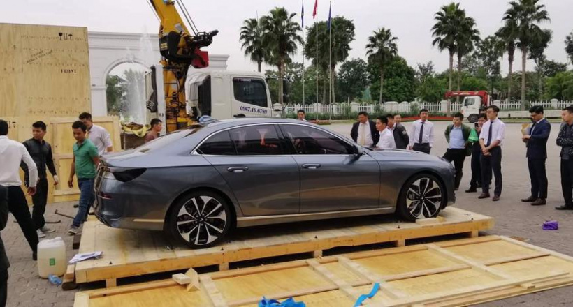 Mẫu sedan VinFast Lux A 2.0 bất ngờ xuất hiện tại Hà Nội