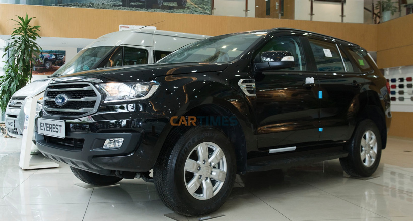 Cận cảnh Ford Everest Ambiente phiên bản AT có mặt tại đại lý