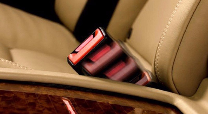 Khóa đai an toàn Mercedes-Benz có gì đặc biệt?