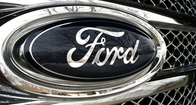 Lạ lẫm nhìn logo "thời tiền sử" của Ford