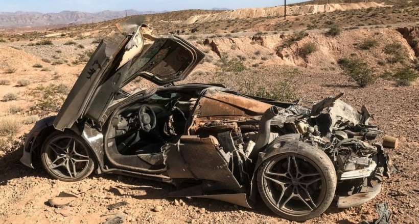 Bí ẩn siêu xe McLaren đắt giá nằm giữa sa mạc như đống sắt vụn