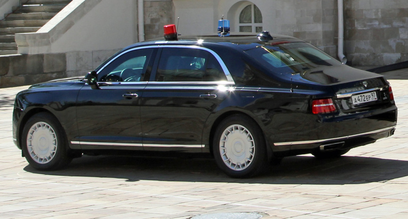 Thêm một mẫu xe “bí ẩn” xuất hiện trong lễ nhậm chức của Putin