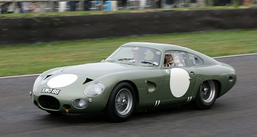 Đây là chiếc xe đầu tiên phá vỡ tốc độ 300 km/h tại trường đua Le Mans