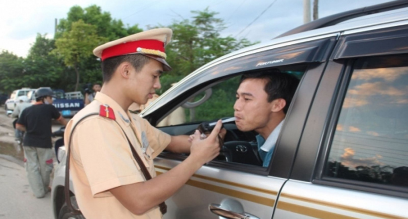 Quy định 2018: Lái xe uống rượu bia bị phạt bao nhiêu?