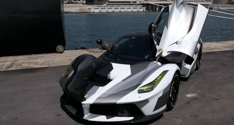 Bạn có dám "phá" một chiếc xe Ferrari trị giá 5 triệu USD?