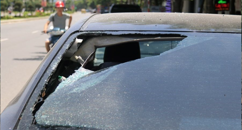 Đập, phá ô tô của người khác bị xử phạt thế nào?