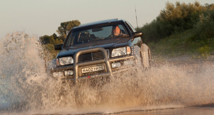 Làm điều không tưởng, mang Mercedes-Benz S500 đi off-road