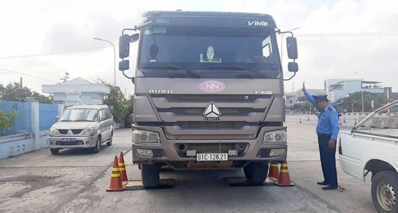 Xe chở quá tải bị phạt tối đa bao nhiêu tiền?