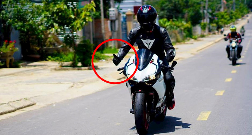 Infographic - Cách ra hiệu khi chạy theo đoàn, các tay lái mô tô nhất định phải biết