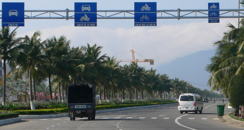 Ô tô đi sai làn đường bị phạt bao nhiêu tiền?