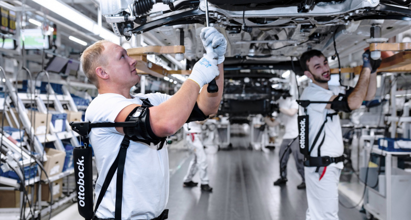 Audi phát triển khung xương trợ lực dành cho kĩ sư lắp ráp, không còn là công nghệ viễn tưởng