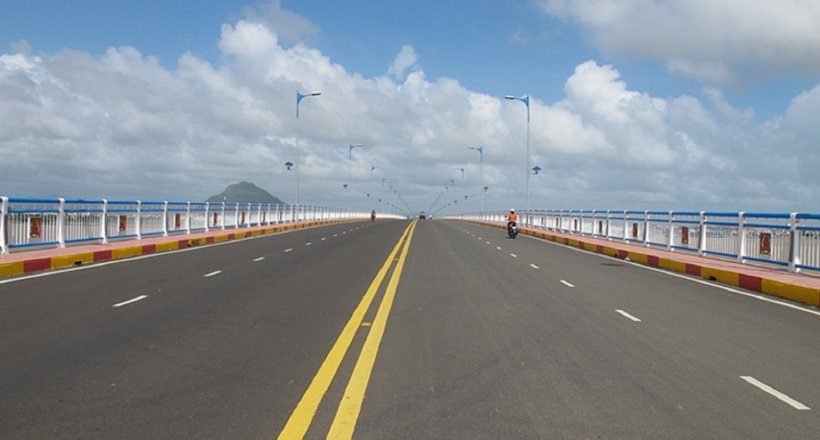 Vạch kẻ đường màu vàng khác gì với màu trắng?