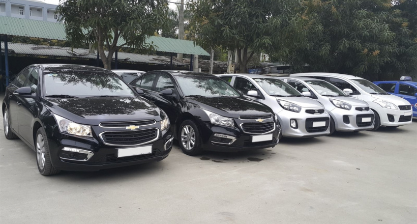 Đến hẹn lại lên, giá xe thuê xe tự lái tăng như giá thịt lợn ngày Tết