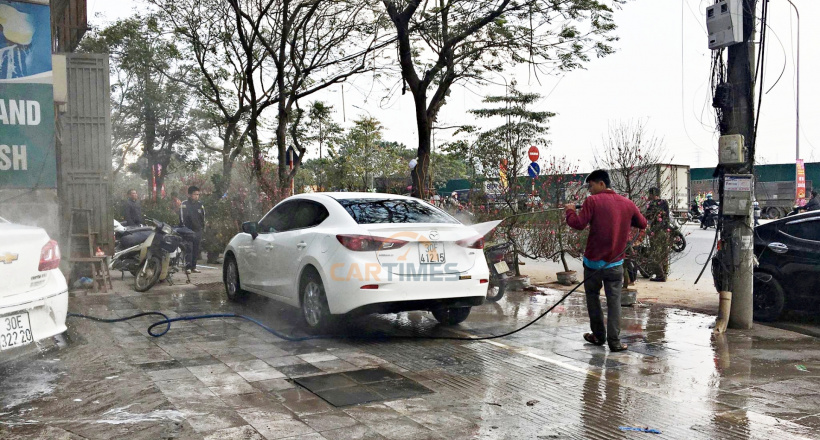 Rửa xe ngày Tết: giá tăng, chất lượng không tăng