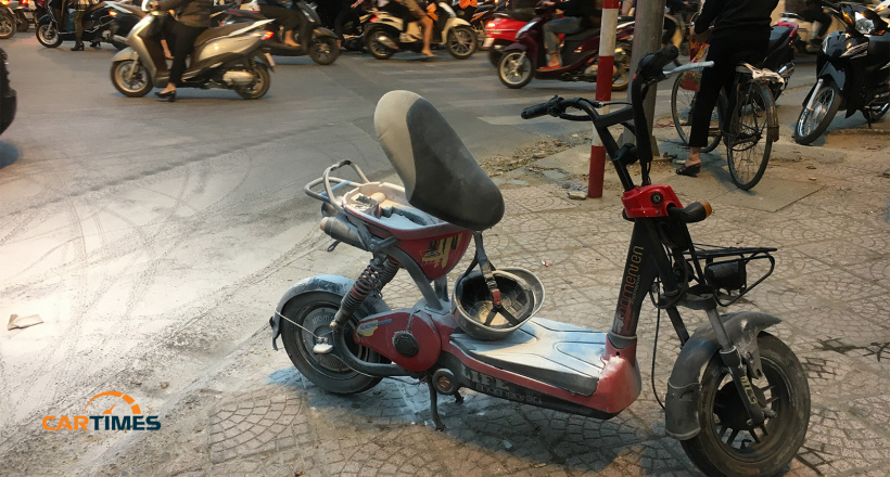 Xe đạp điện cháy bùng bùng giữa phố, nguy cơ từ xe Tàu