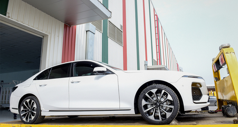 Dàn ô tô đầu tiên của VinFast được "bay" ra nước ngoài thử nghiệm