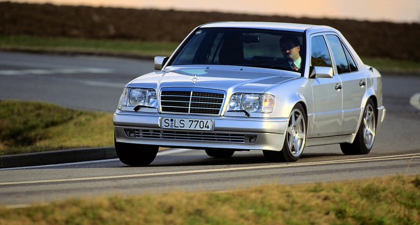 Mercedes-Benz E500 - chiếc xe đặc biệt của "Mẹc" có "dính dáng" đến Porsche