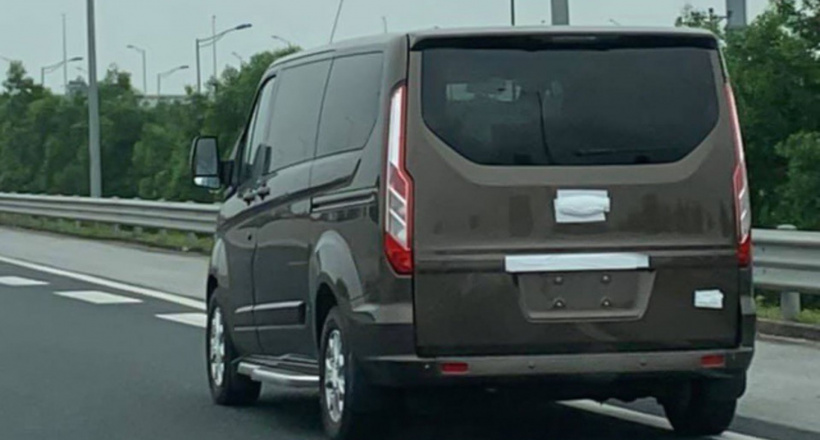 Bắt gặp Ford Tourneo Custom tại Việt Nam, Kia Sedona có thêm đối thủ