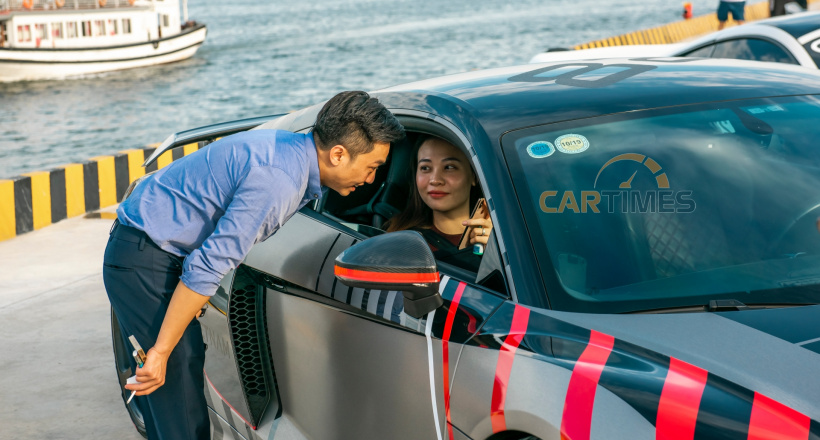 CAR PASSION 2019: Doanh nhân Quốc Cường khoe vợ mới cưới chạy siêu xe cực chất