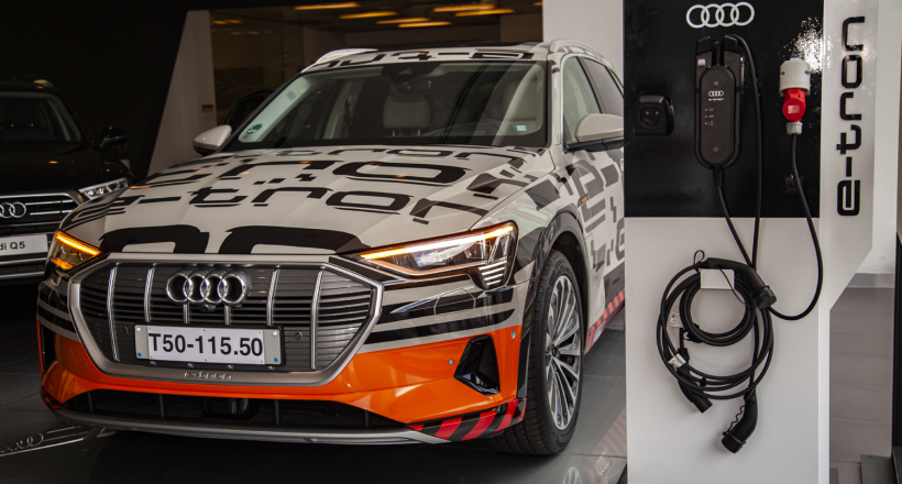 Audi Việt Nam trưng bày mẫu xe Audi e-tron đầu tiên chạy hoàn toàn bằng điện