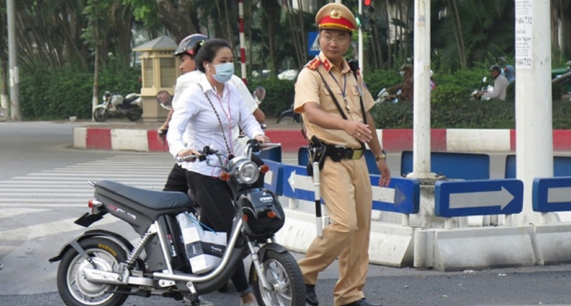 Tình huống vi phạm nào sẽ bị CSGT tạm giữ xe đạp máy?