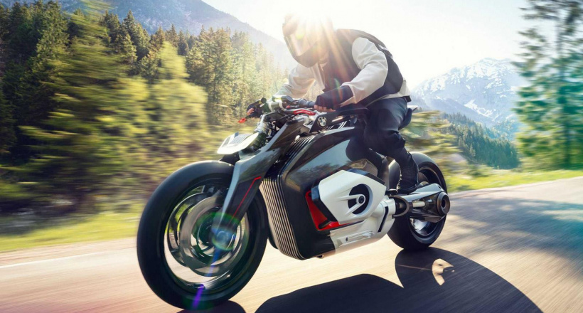 Phượt thủ đi đường bỏ 2 tay bị xử phạt như thế nào?