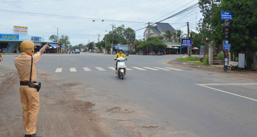 Lỗi nhiều người mắc phải, rẽ không xi nhan bị phạt bao nhiêu?