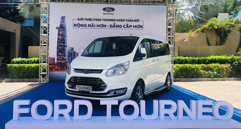 Xe Ford Tourneo bất ngờ lộ diện tại Việt Nam, tiếp tục rò rỉ thông số kĩ thuật và giá bán