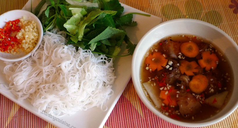 Check-in quán bún chả ngon nhất nhì Hà Nội