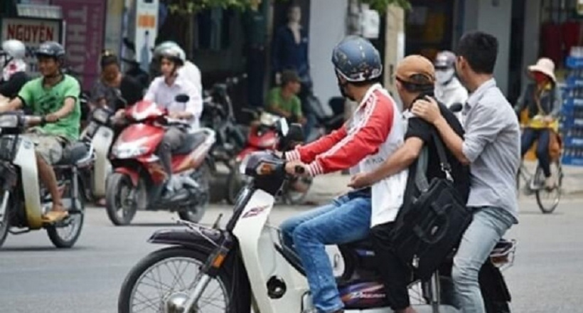 Trường hợp nào được “kẹp 3” khi điều khiển xe máy?