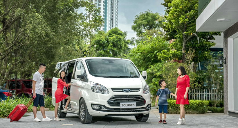 Video: Xem từng chi tiết Ford Tourneo - xe đa dụng 7 chỗ giá rẻ "vô đối"