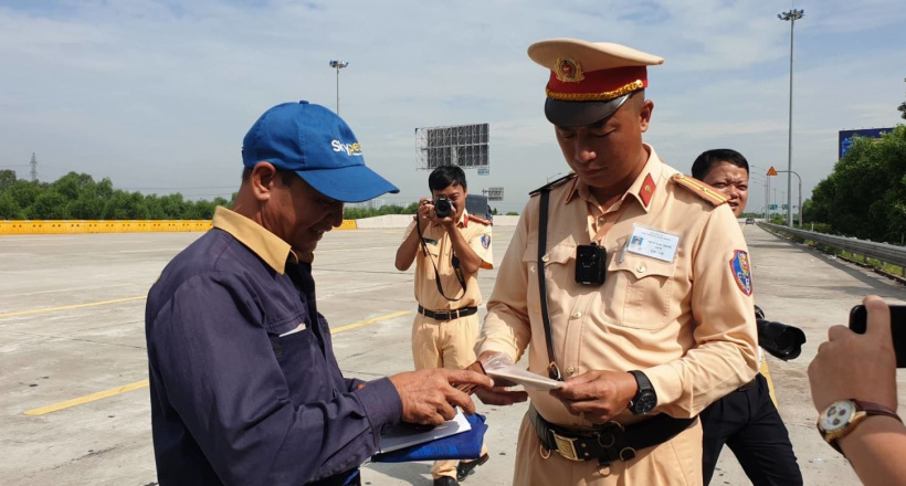 Người dân được quay phim CSGT đang làm nhiệm vụ kể từ 15/1/2020