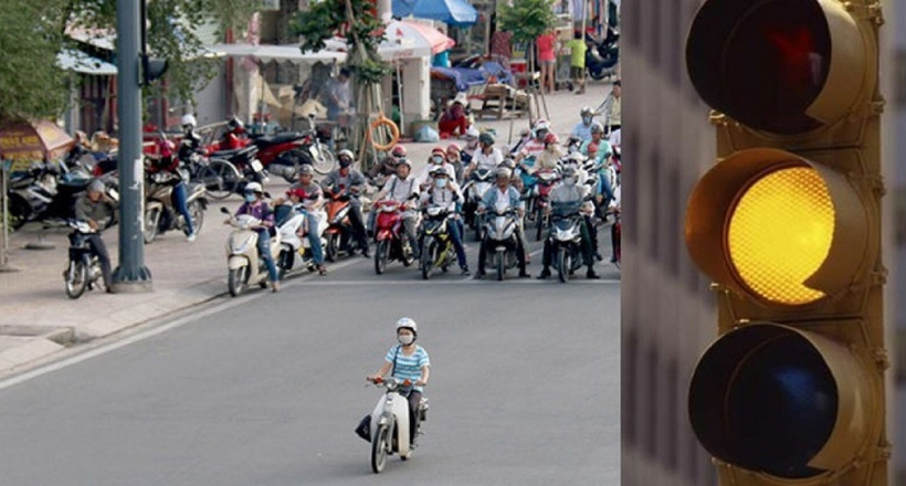 Vượt đèn vàng trong tình huống nào sẽ bị xử phạt?