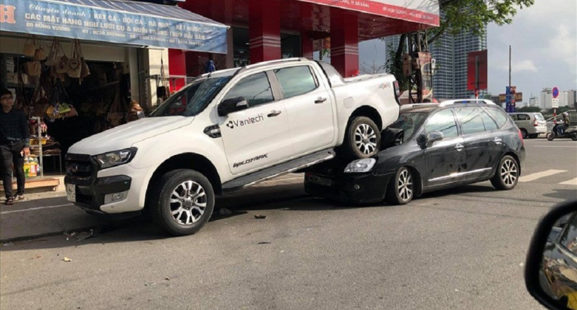 Lùi xe ô tô không quan sát sẽ bị xử phạt bao nhiêu?