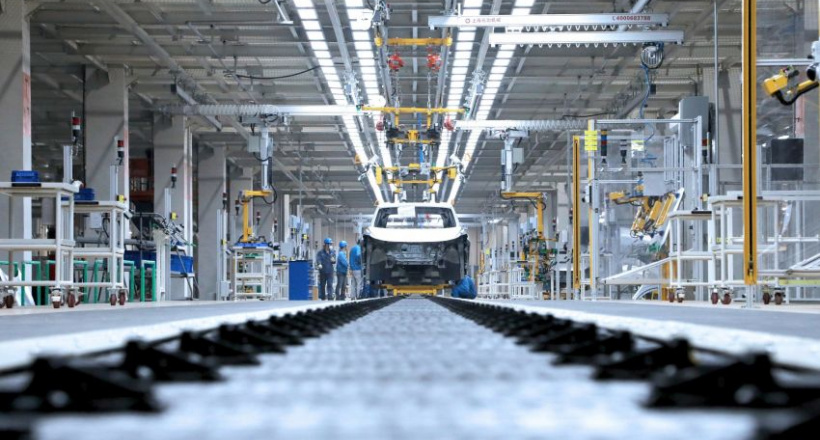 Sản xuất ô tô trong thời gian tới có thể đình trệ do thiếu chip điện tử