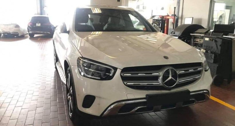 Mercedes-Benz GLC 200 phiên bản mới bất ngờ có mặt tại đại lý, chờ ngày mở bán chính thức